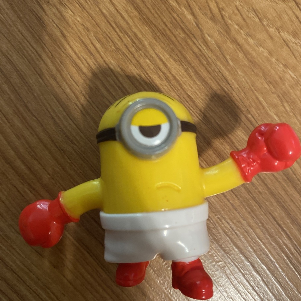 2019 Boxing Boxer Stuart 2" McDonald's Minion Figure Despicable Me Rise of Gru - Picture 2 of 5